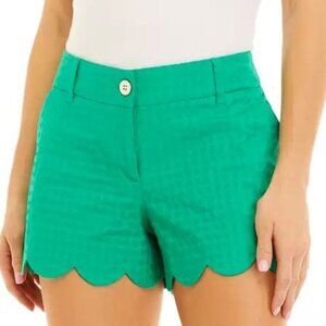 NWT- Crown & Ivy™ Petite Shelby Scallop Solid Shorts ❤
